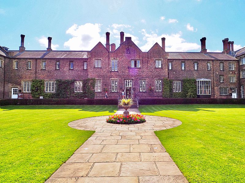 Grado universitario York St John University DAW valle del miro