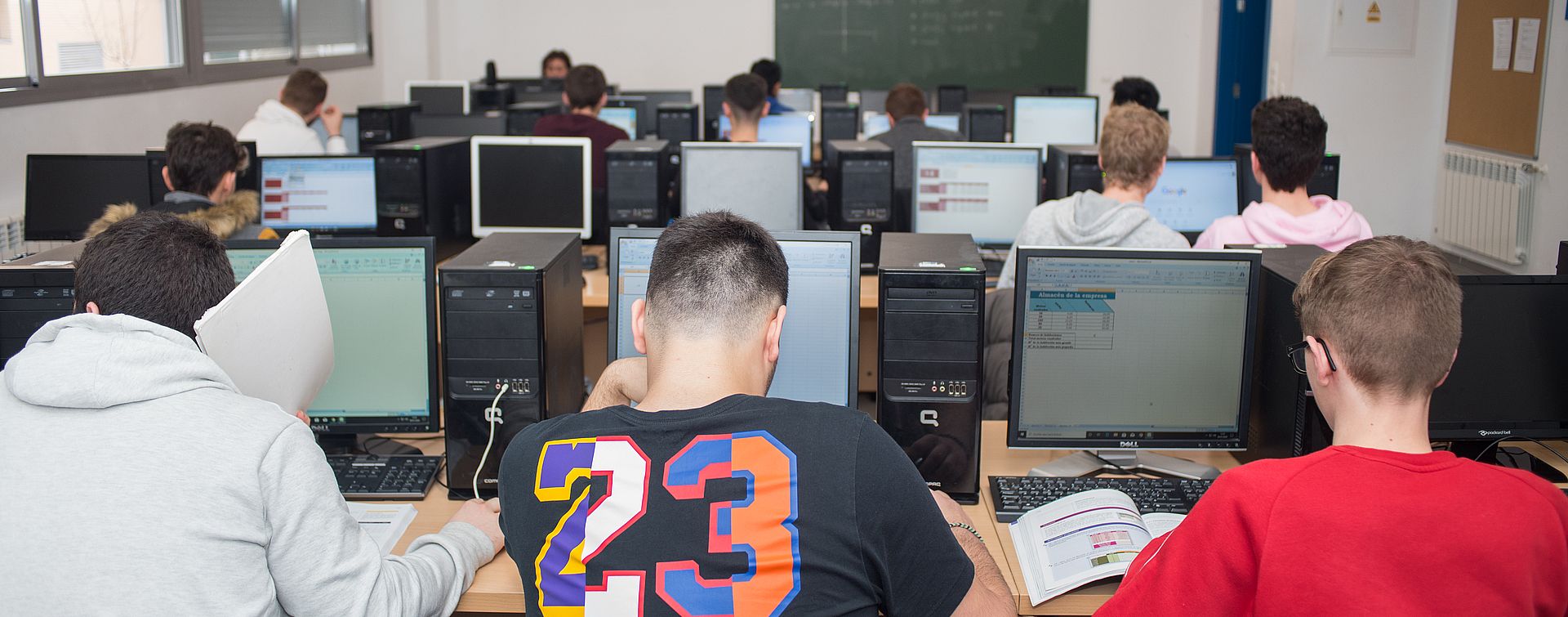 Aula de informática Técnico Superior DAW colegio valle del miro