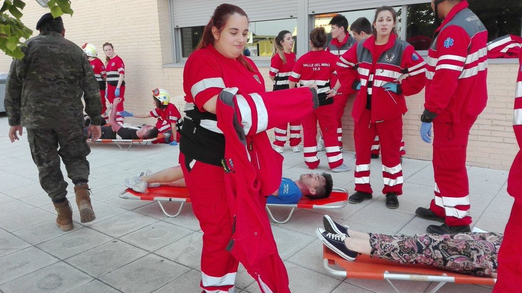 El Colegio Valle del Miro organiza un simulacro de incidente con mas de 2000 participantes