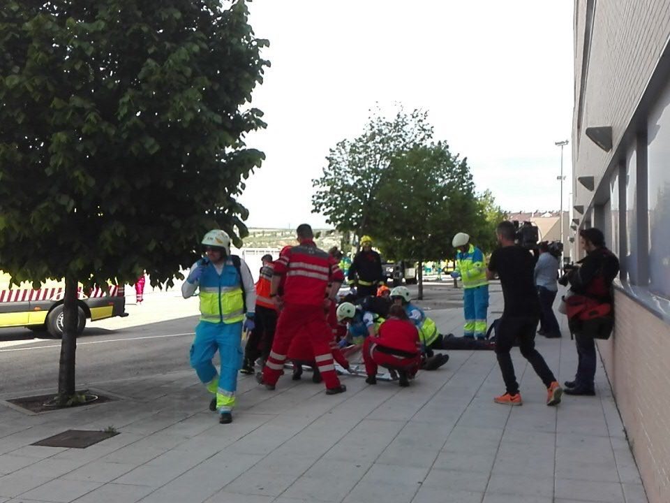 El Colegio Valle del Miro organiza un simulacro de incidente con mas de 2000 participantes